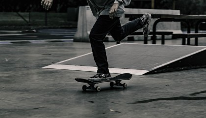 -泰山赛前列队致敬莫德里奇，竞技精神彰显风度